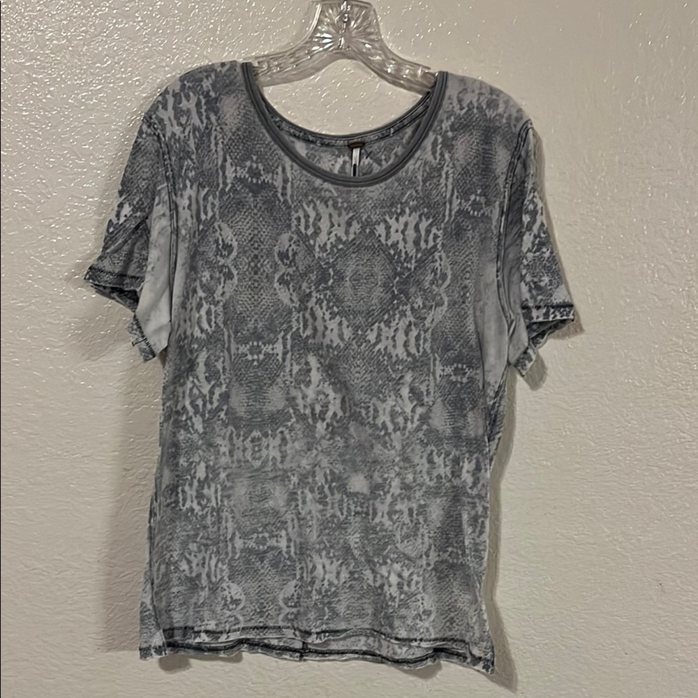 FP Gray Snakeskin Patterned Women's T-Shirt Top Size Small